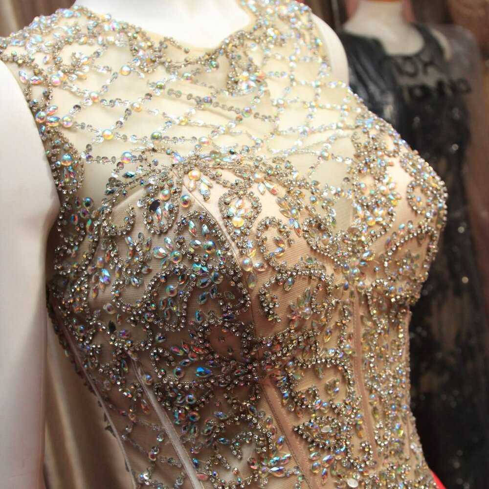 Dress - Picture 5 of 9